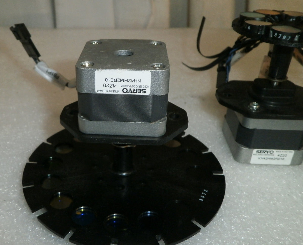 QUANTITY OF 2 SERVO MOTORS KH42HM2R018 AND SERVO KH39M2 GOOD CONDITION AND PARTS