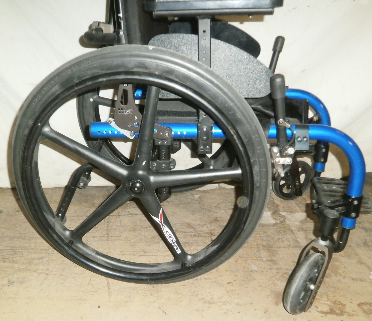 KI MOBILITY TSUNAMI TSLW003902 w.ch. 14" seat MAX CAPACITY UP TO 165 LBS