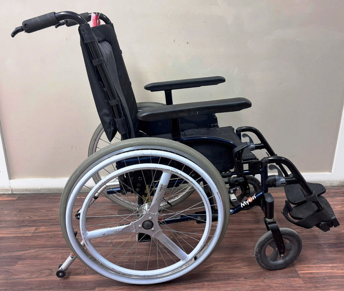 15" INVACARE ATO MYON FOLDING WHEELCHAIR 19HM009003 WITH SINGLE HAND DRIVE