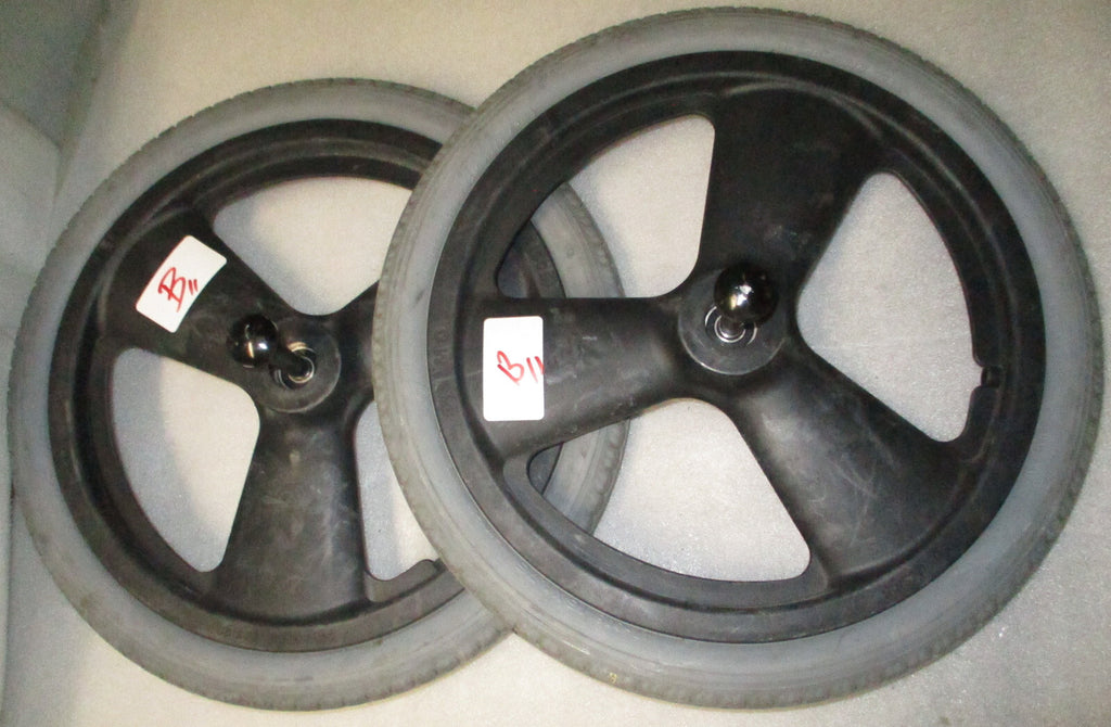 PRIMO WHEELS 16 x 1.75 WITH RIMS GOOD CONDITION WITH AXIS