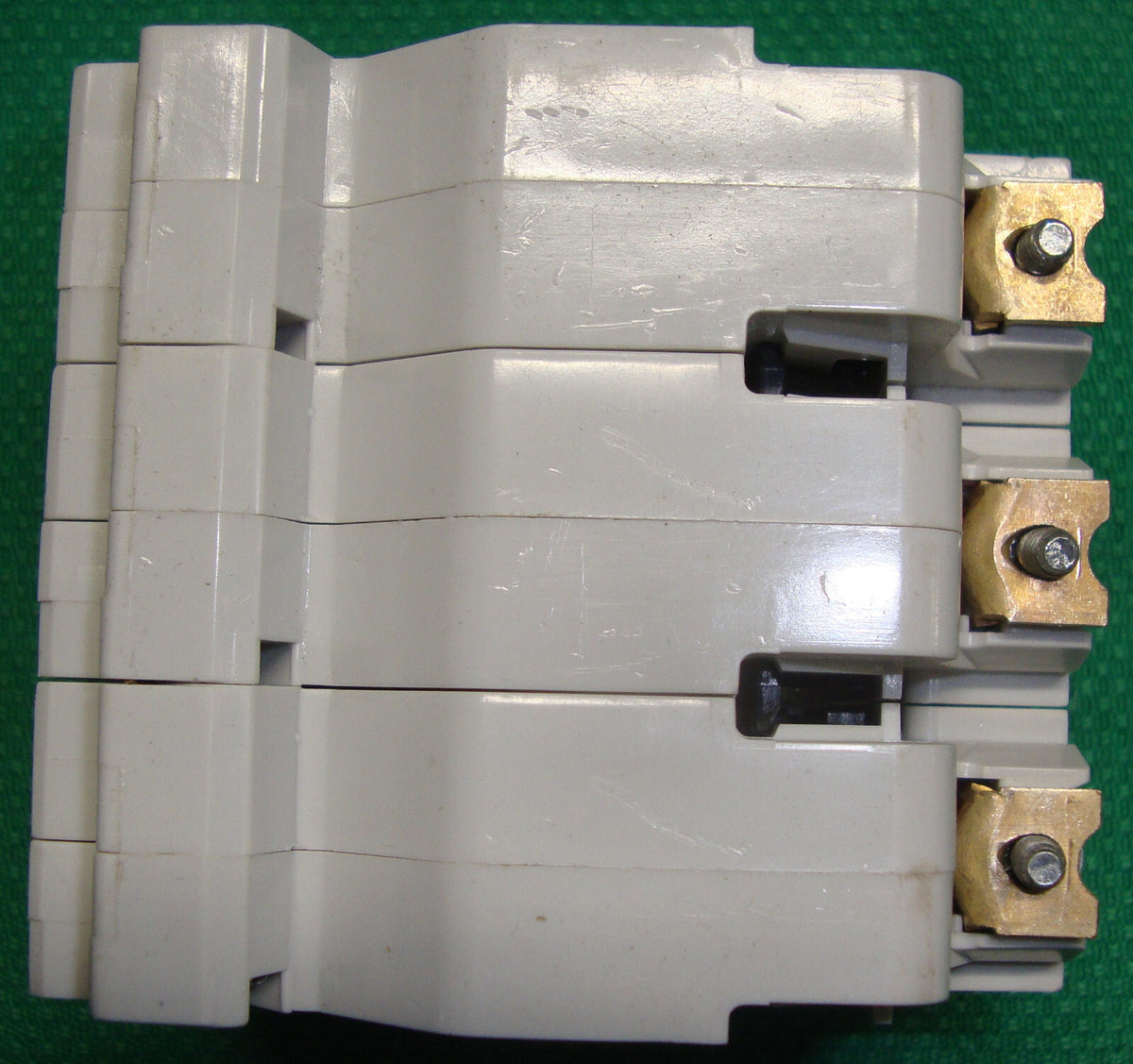 FEDERAL PIONEER Type NB LR12188 30A 3 pole Circuit Breaker Bolt on