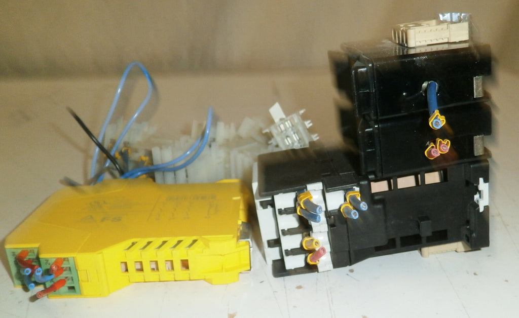 MOLLER DILR22-G AND ONE PHOENIX CONTACT PSR-ESA4_B AND 2 FUSETEK MD30F 30