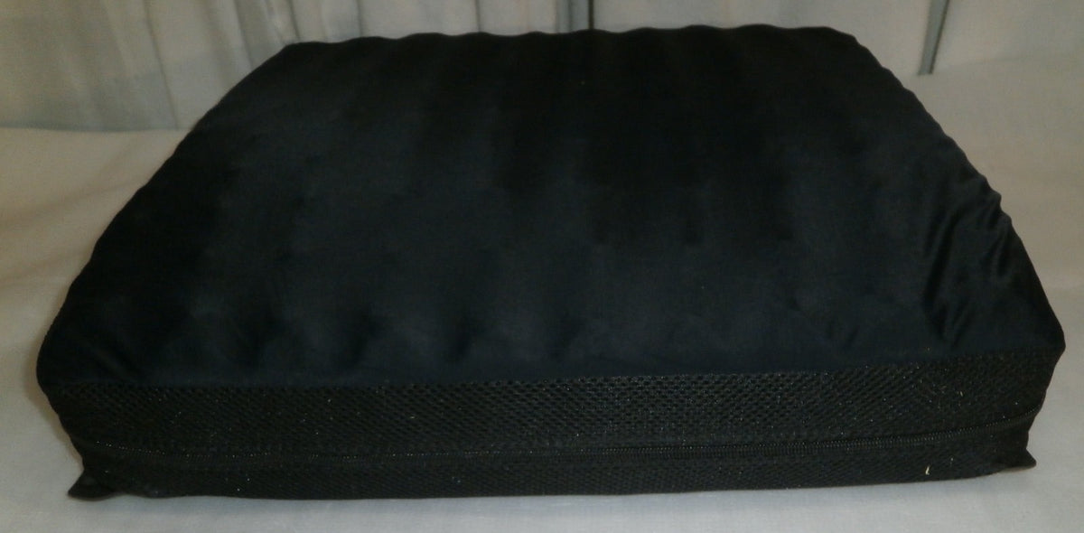 ROHO WHEELCHAIR CUSHION 18.25X18.25X4.25 " WITH COVER AND PUMP GOOD CONITION