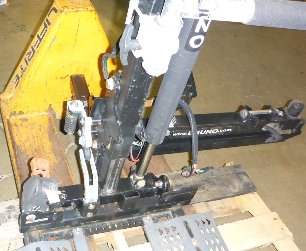 2019 BRUNO ASL-275 OUT SIDER CHAIR LIFT WORKS VERY GOOD -SIPPING SIZE 45X30"