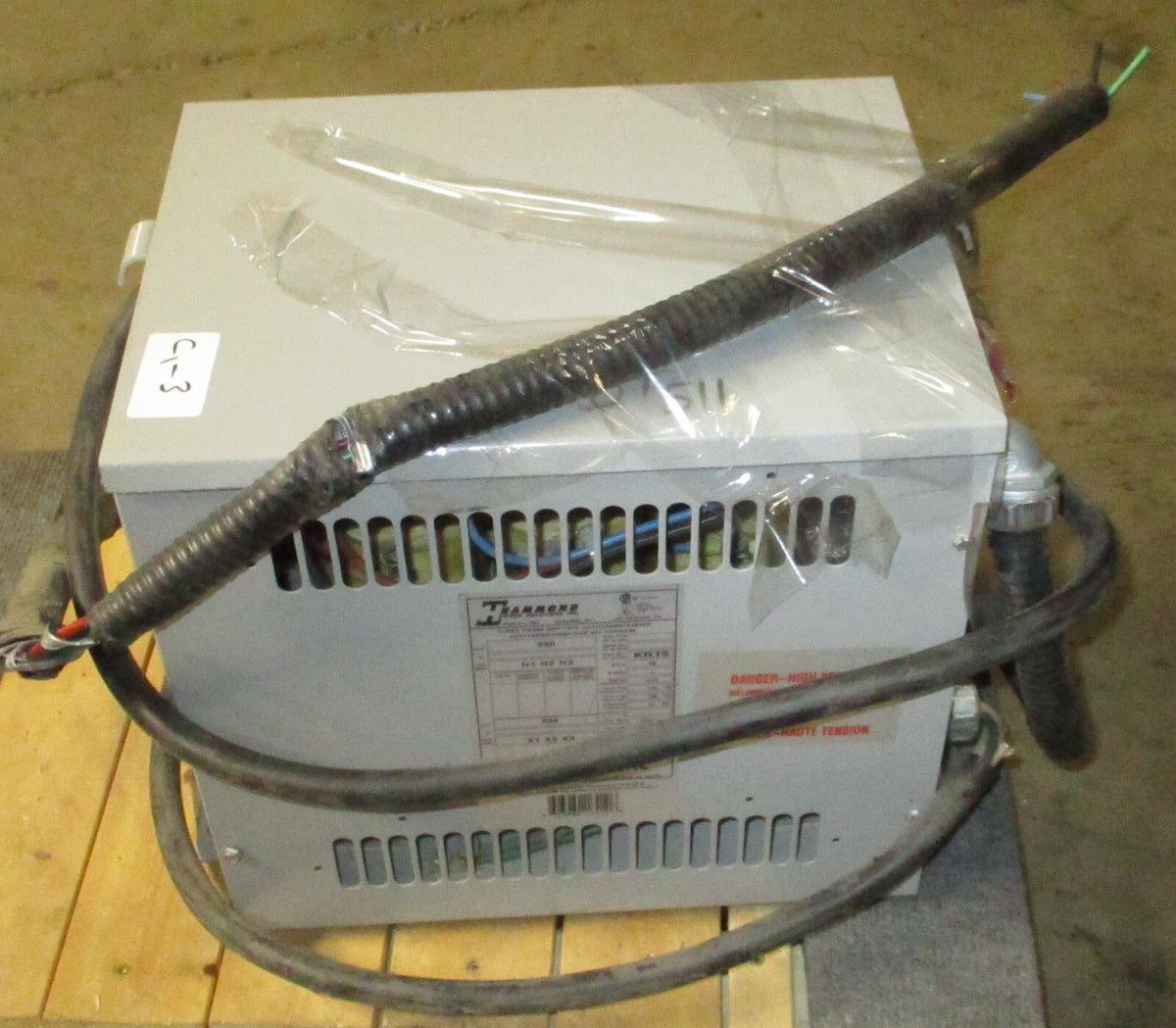 HAMMOND THREE PHASE 230 VAC 208 VAC 15 KVA TRANSFORMER KR15 USED GOOD CONDITION