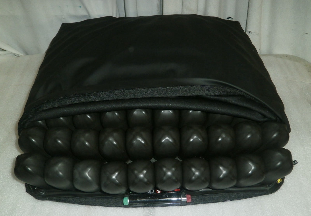 ROHO CUSHION QS1010C 19.5 X 18.5 X 4.25" VERY GOOD CONDITION WITH COVER AND PUMP