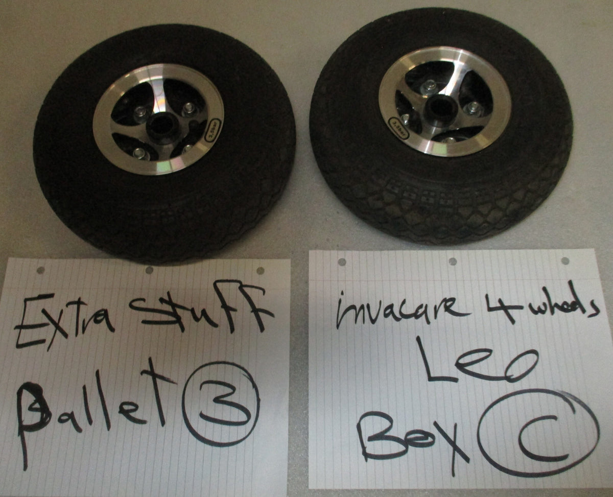 INVACARE LEO 4 WHEELS SCOOTER 2 REAR TIRES AS PICTURES