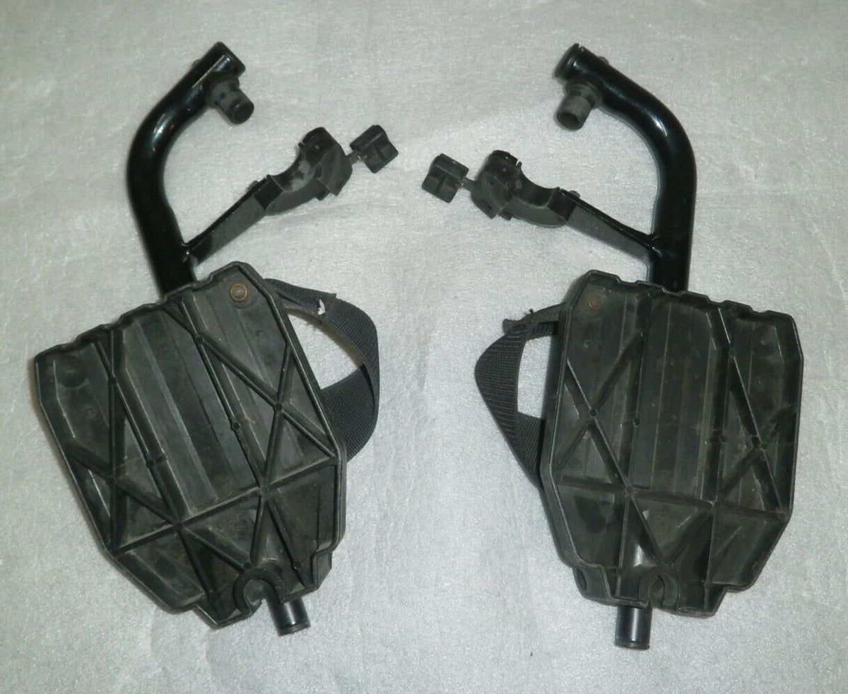 SET OF WHEELCHAIR FOOT REST GOOD CONDITION WITH MOUNT PLATES DIMENSION AS PHOTO