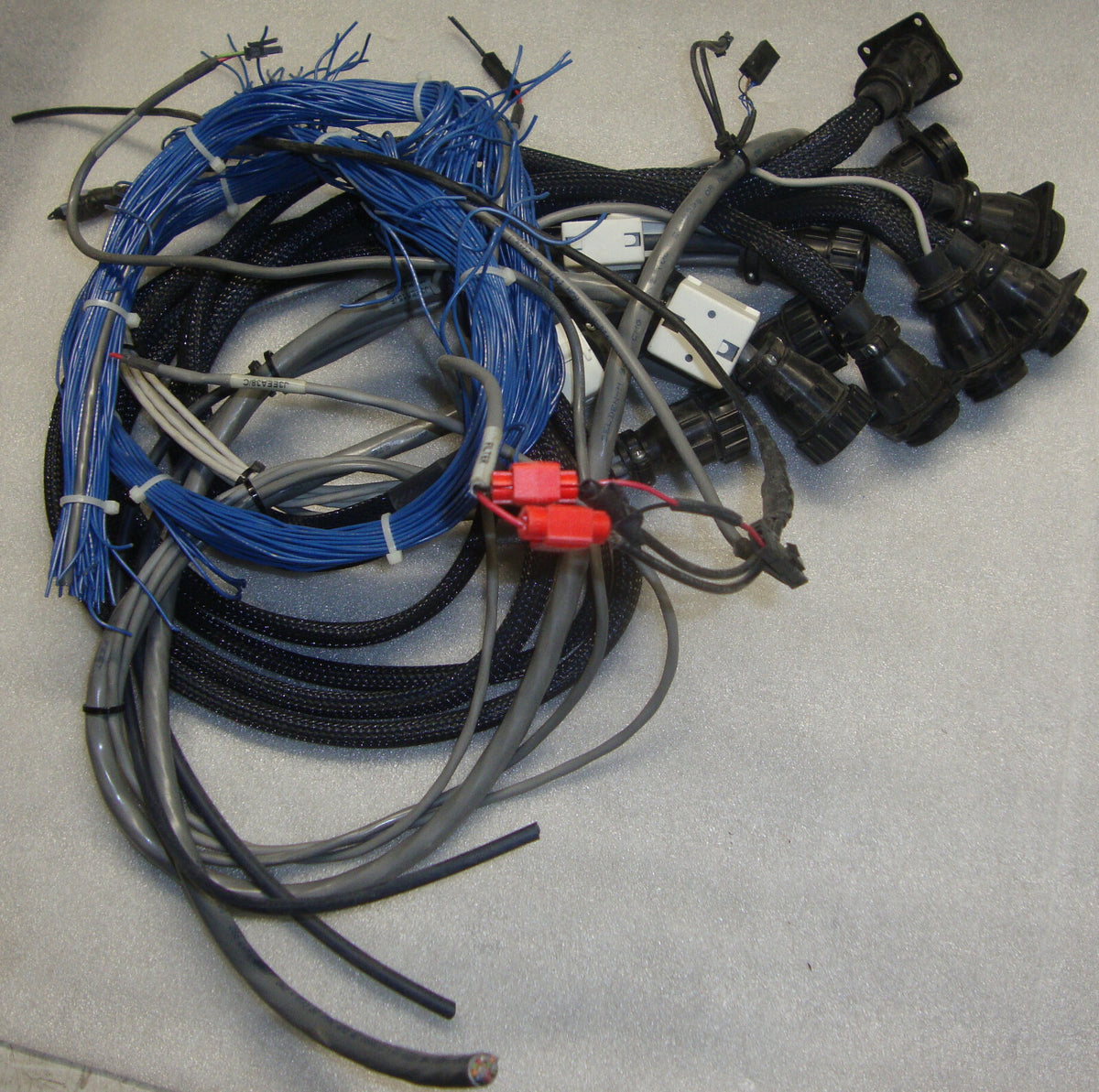206039-1 TE CONNECTIVITY CIRCULAR CONNECTORS WITH CABLES AS PICTURES