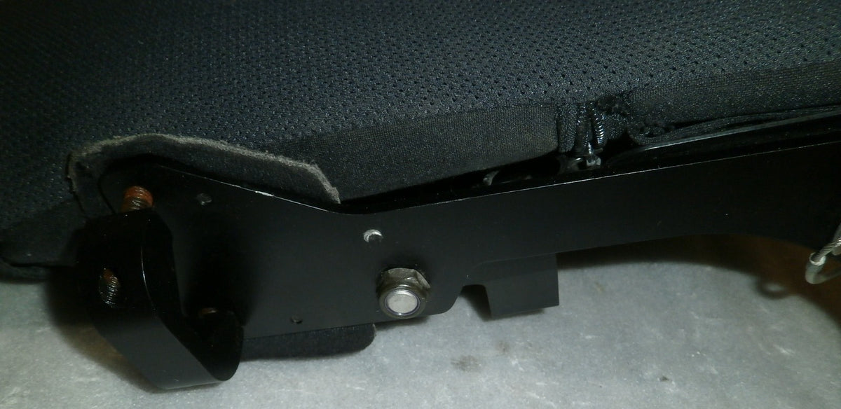 QUANTUM Q6 EDGE BACK CUSHION WITH ACCESSORIES AS PHOTO