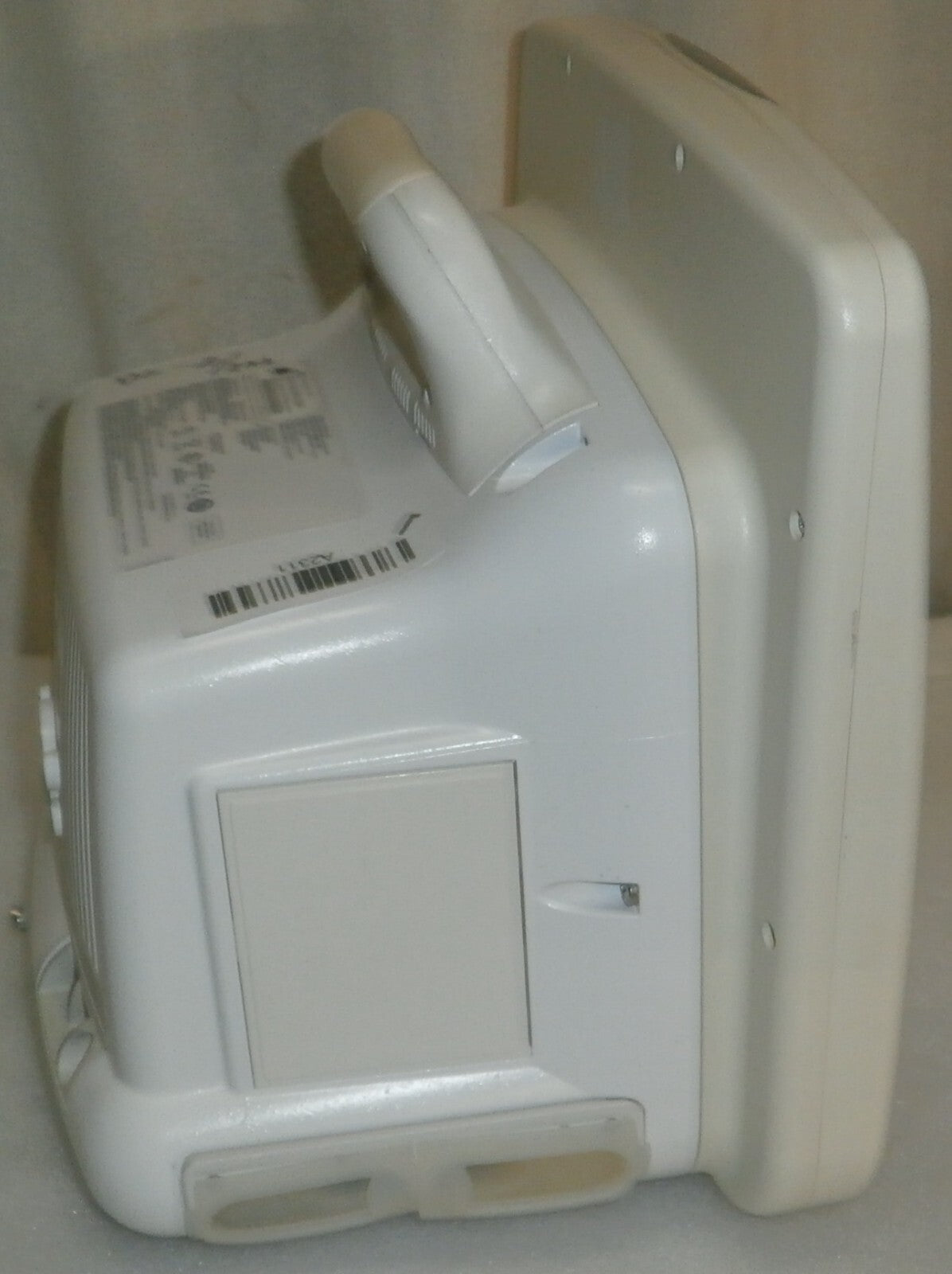 GE Dash 5000 Patient Monitor w/ 1 Bad Battery (no cord included)