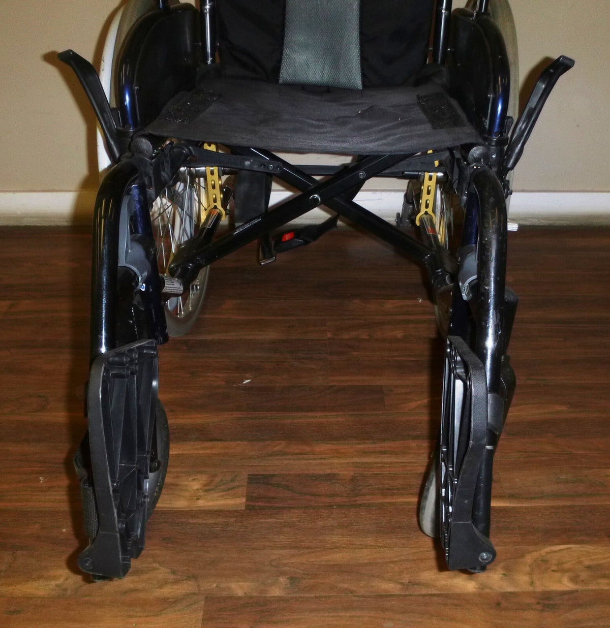 15" INVACARE ATO MYON FOLDING WHEELCHAIR 19HM009003 WITH SINGLE HAND DRIVE