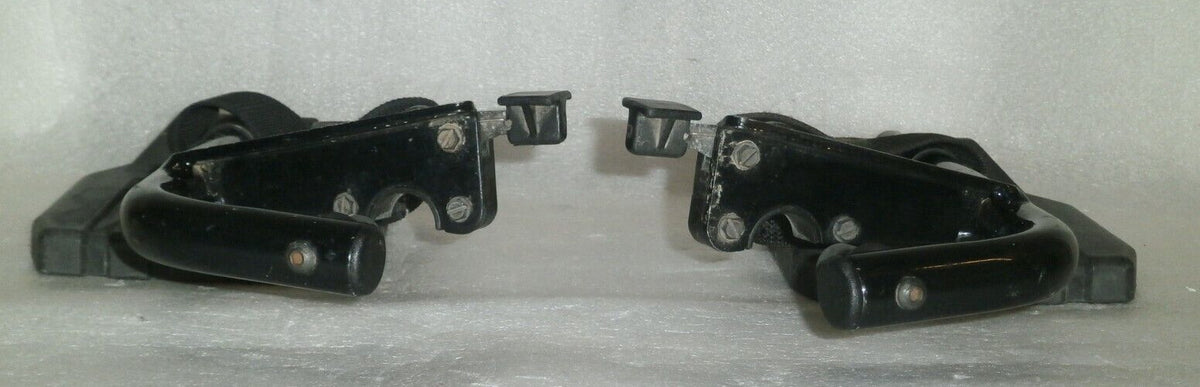 SET OF WHEELCHAIR FOOT REST GOOD CONDITION WITH MOUNT PLATES DIMENSION AS PHOTO