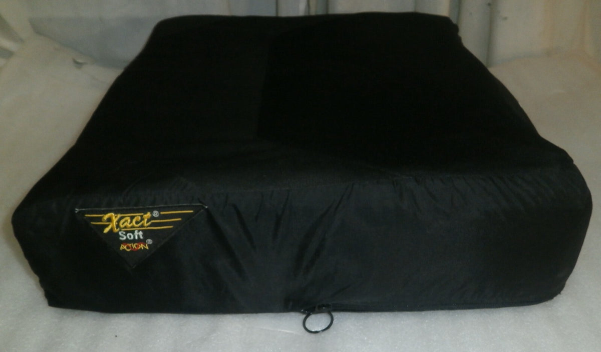 XACT SOFT 19 X 17 X 4" ACTION WHEELCHAIR CUSHION CA35691 W/COVER GOOD CONDITION