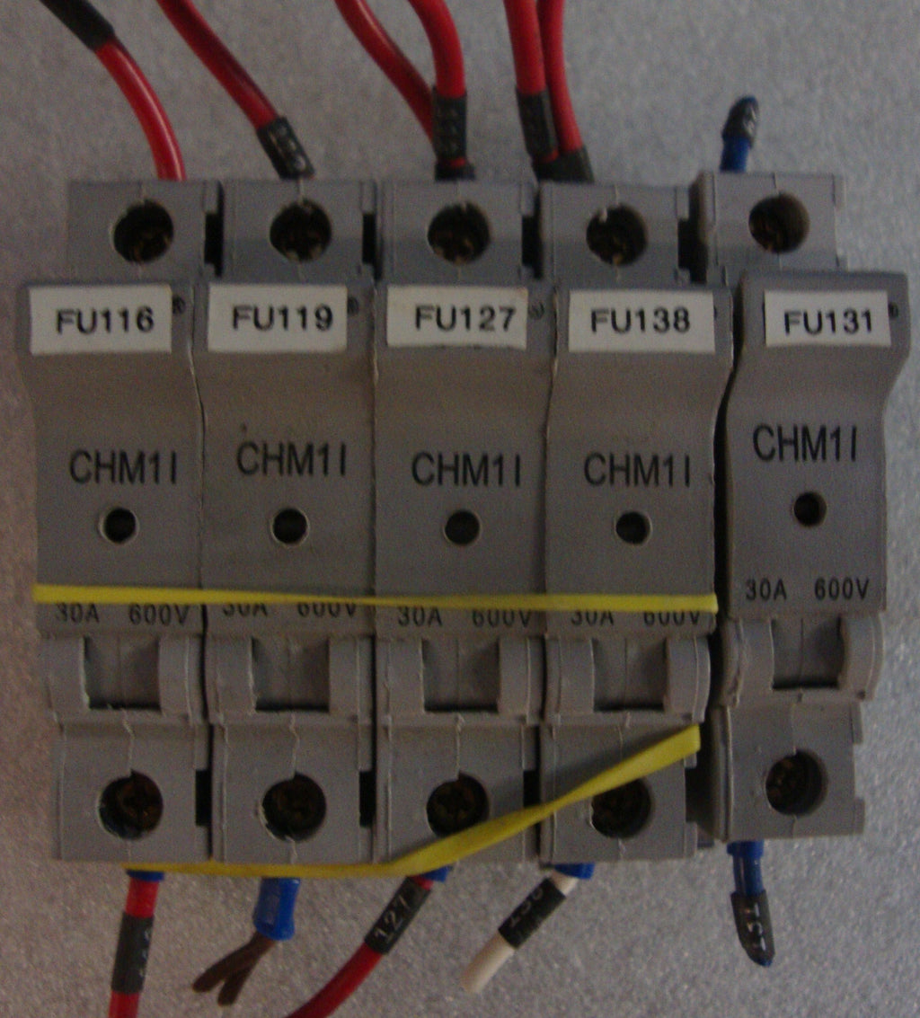 4 OF BUSSMANN CHM11 FUSE BLOCK AS PICTURES