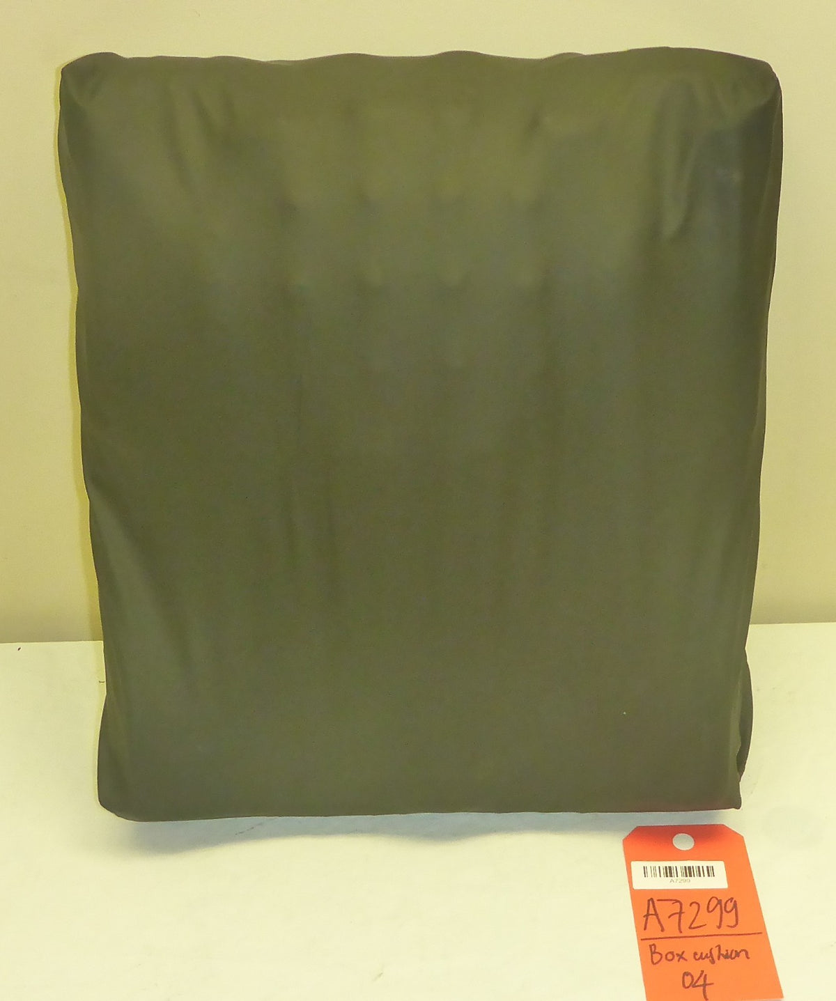 Roho Wheelchair Cushion Size 19.5 x 20.25" W/Cover Good Condition