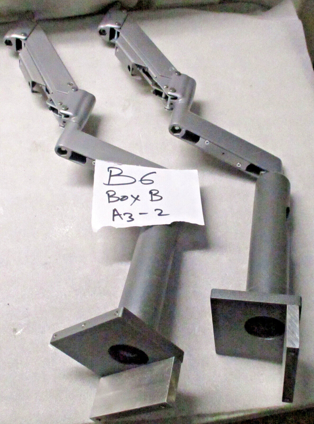 Medtronic Z43 Steelcase Monitor Arm