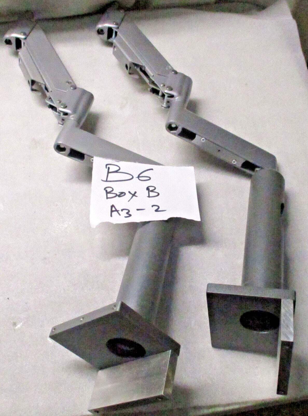 Medtronic Z43 Steelcase Monitor Arm