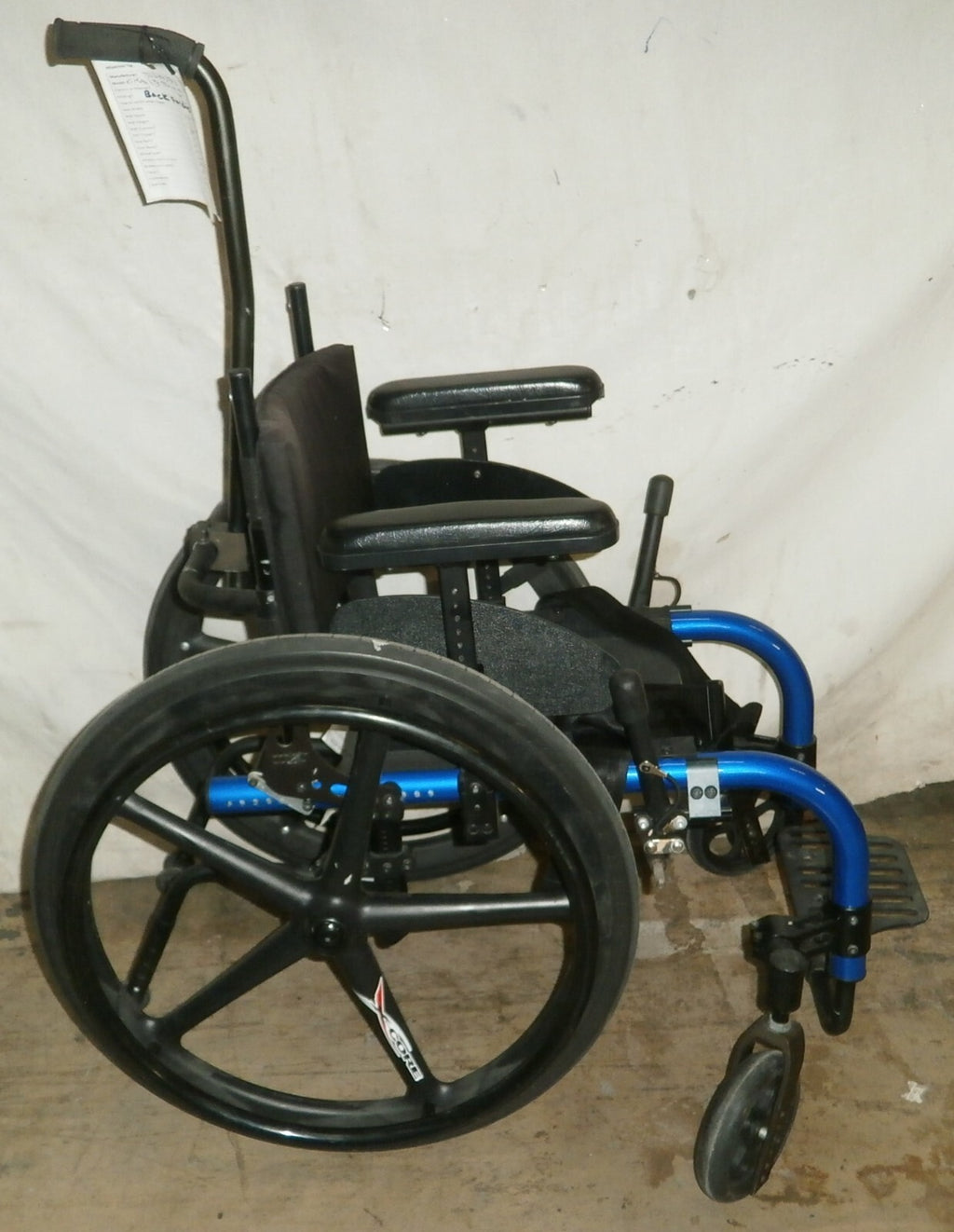 KI MOBILITY TSUNAMI TSLW003902 w.ch. 14" seat MAX CAPACITY UP TO 165 LBS