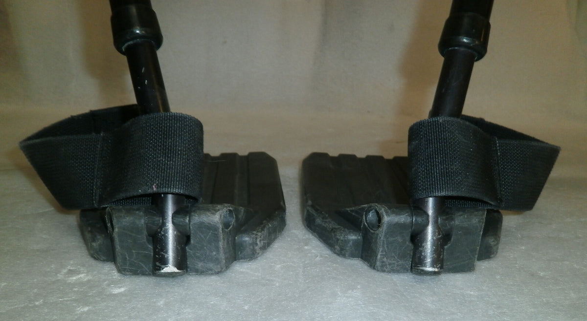 SET OF WHEELCHAIR FOOT REST GOOD CONDITION WITH MOUNT PLATES DIMENSION AS PHOTO