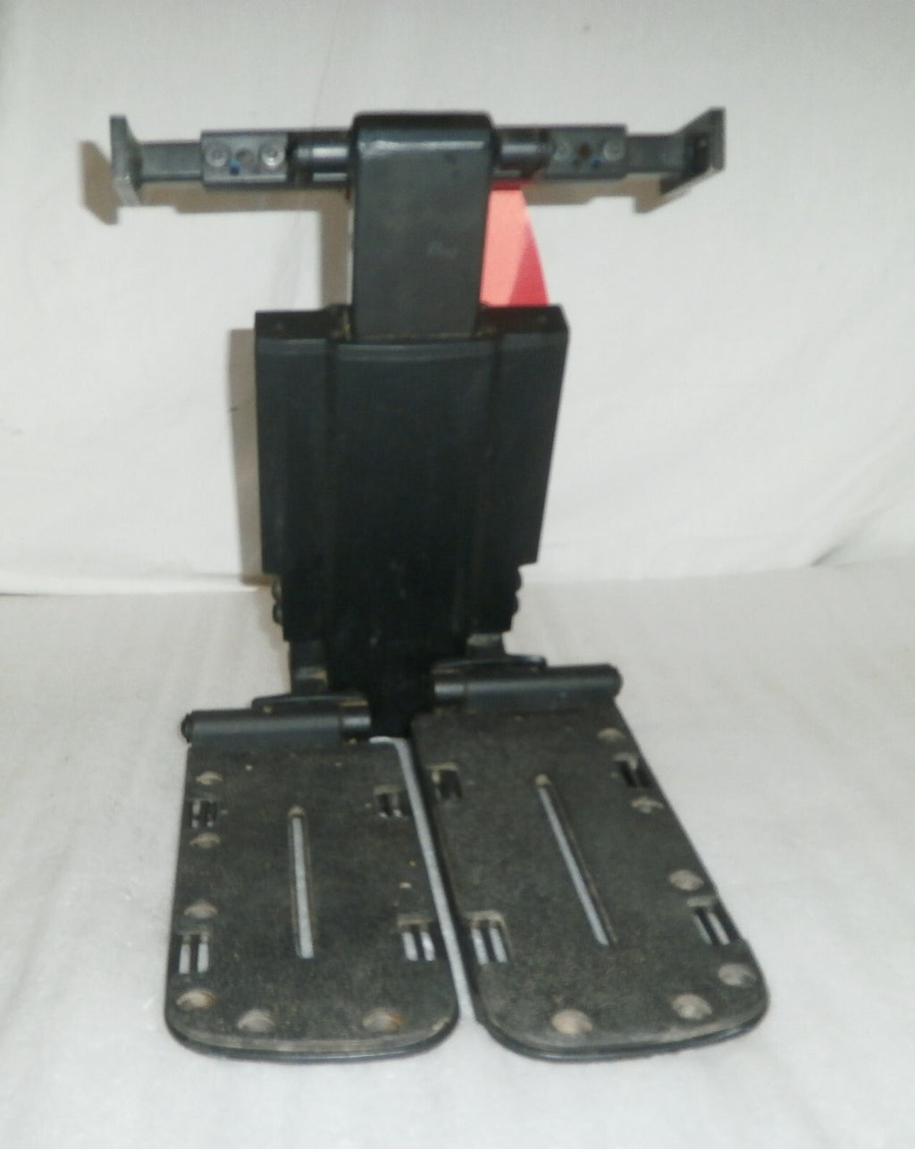 Adjustable Center Foot Rest FRMASMB17946 from Quantum 6000Z Power Wheelchair