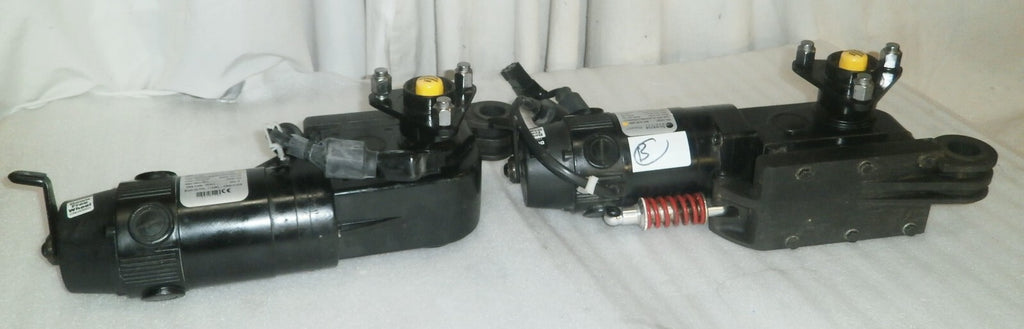 Quickie QM-710 Wheelchair Set 2 L/R Motors 107247 & 107248 w/ Bolts & Shocks