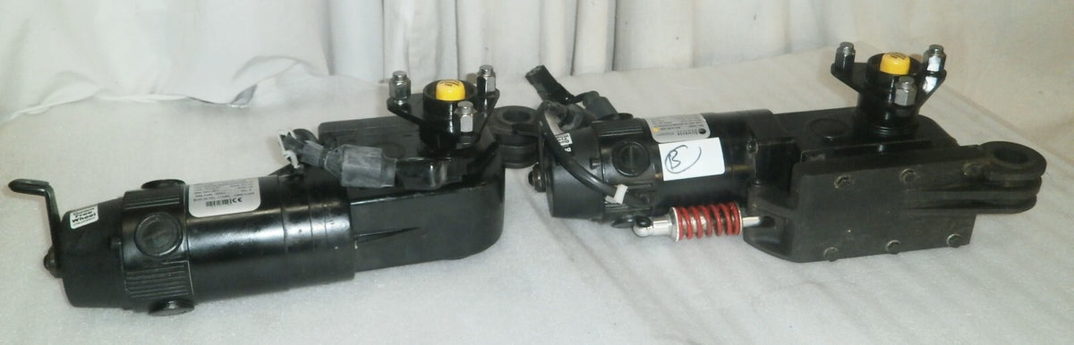 Quickie QM-710 Wheelchair Set 2 L/R Motors 107247 & 107248 w/ Bolts & Shocks