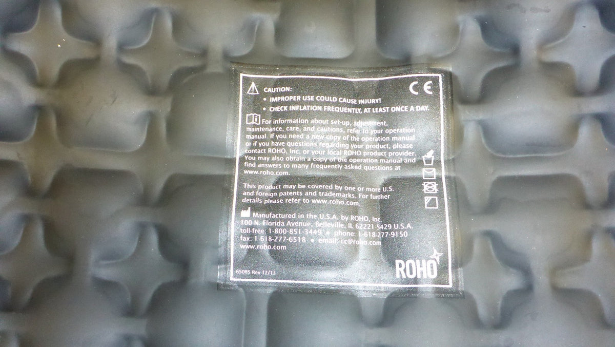 ROHO WHEELCHAIR CUSHION 17.75X18.5X4.25 WITH PUMP AND COVER GOOD CONDITION