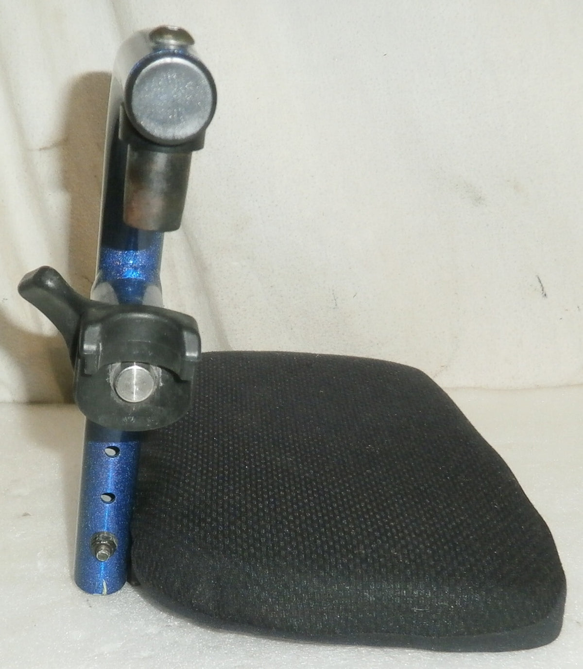 SET OF WHEELCHAIR FOOT REST NEW CONDITION WITH MOUNT PLATES
