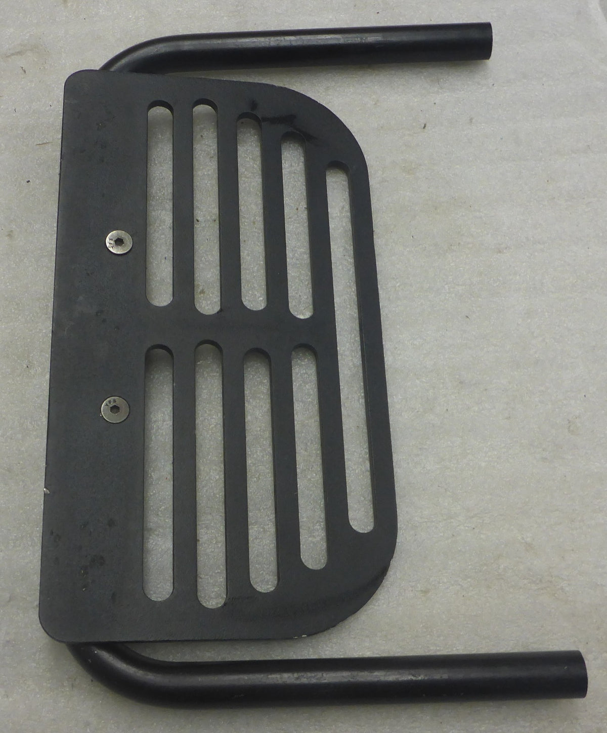 WHEELCHAIR FOOTREST DISTANCE BETWEEN PIPES 13-14 INCH DIAMETER OF PIPE