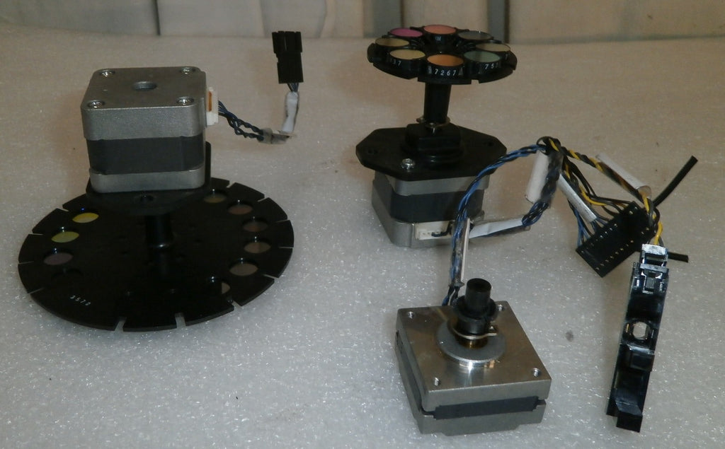 QUANTITY OF 2 SERVO MOTORS KH42HM2R018 AND SERVO KH39M2 GOOD CONDITION AND PARTS
