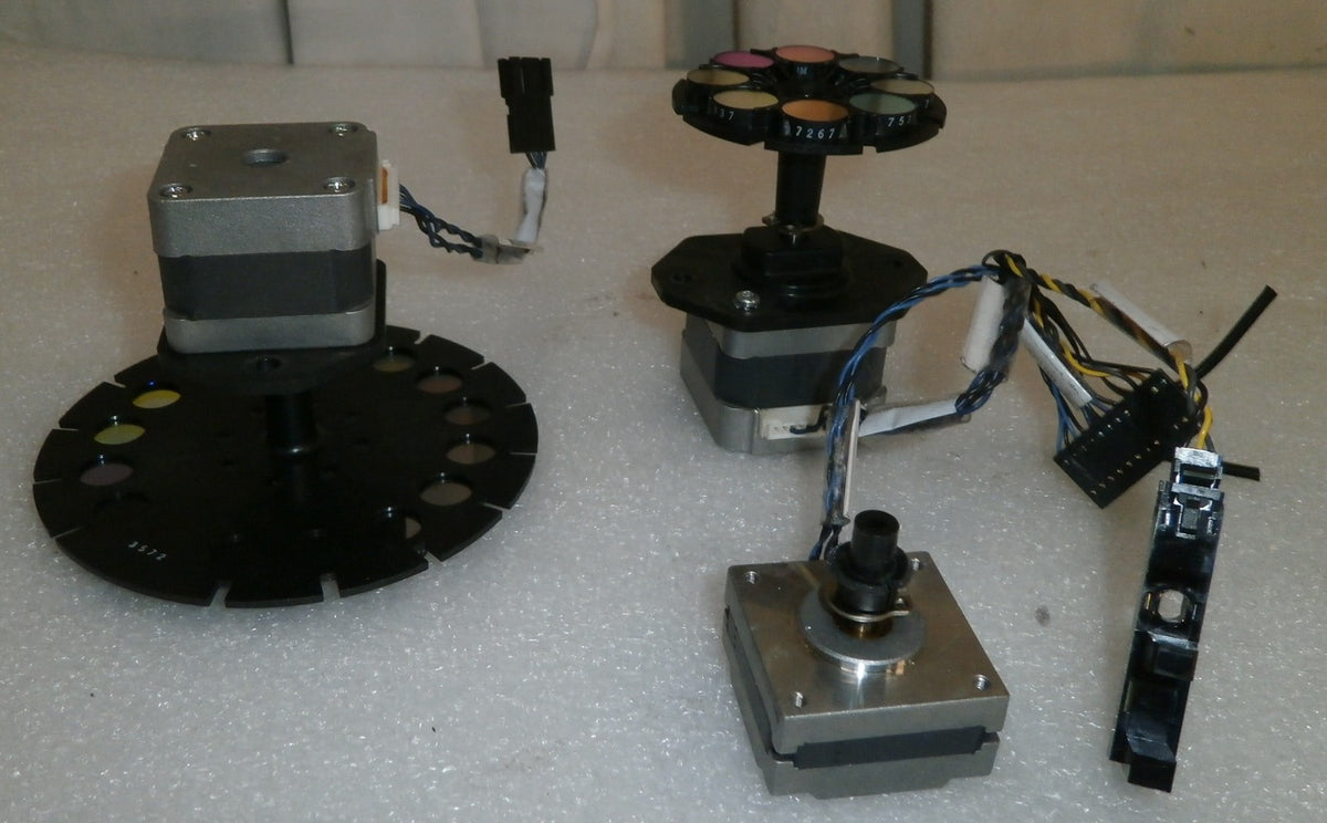 QUANTITY OF 2 SERVO MOTORS KH42HM2R018 AND SERVO KH39M2 GOOD CONDITION AND PARTS