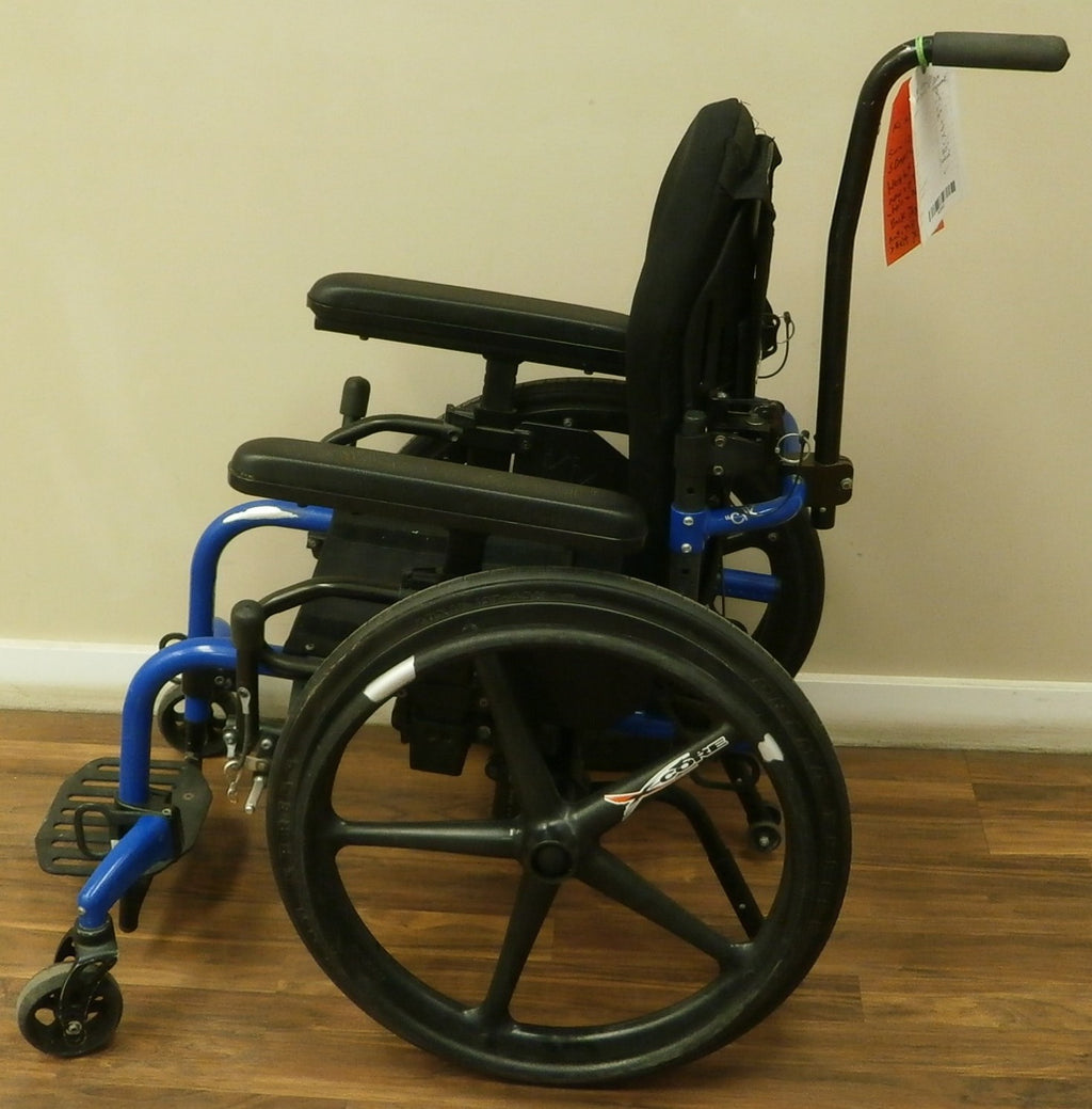 KI MOBILITY CLICK WHEELCHAIR w/ SEAT WIDTH 12" AND SEAT DEPTH 12" GOOD
