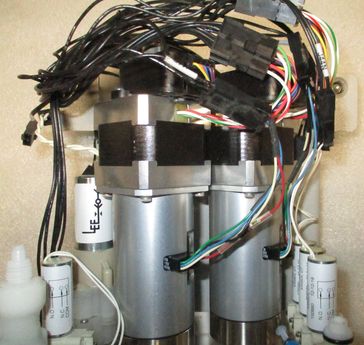 LOF OF 2 MOTORS LPVX0520450CD WITH PCE ASSY CONTROL STEPPER FROM SIEMENS