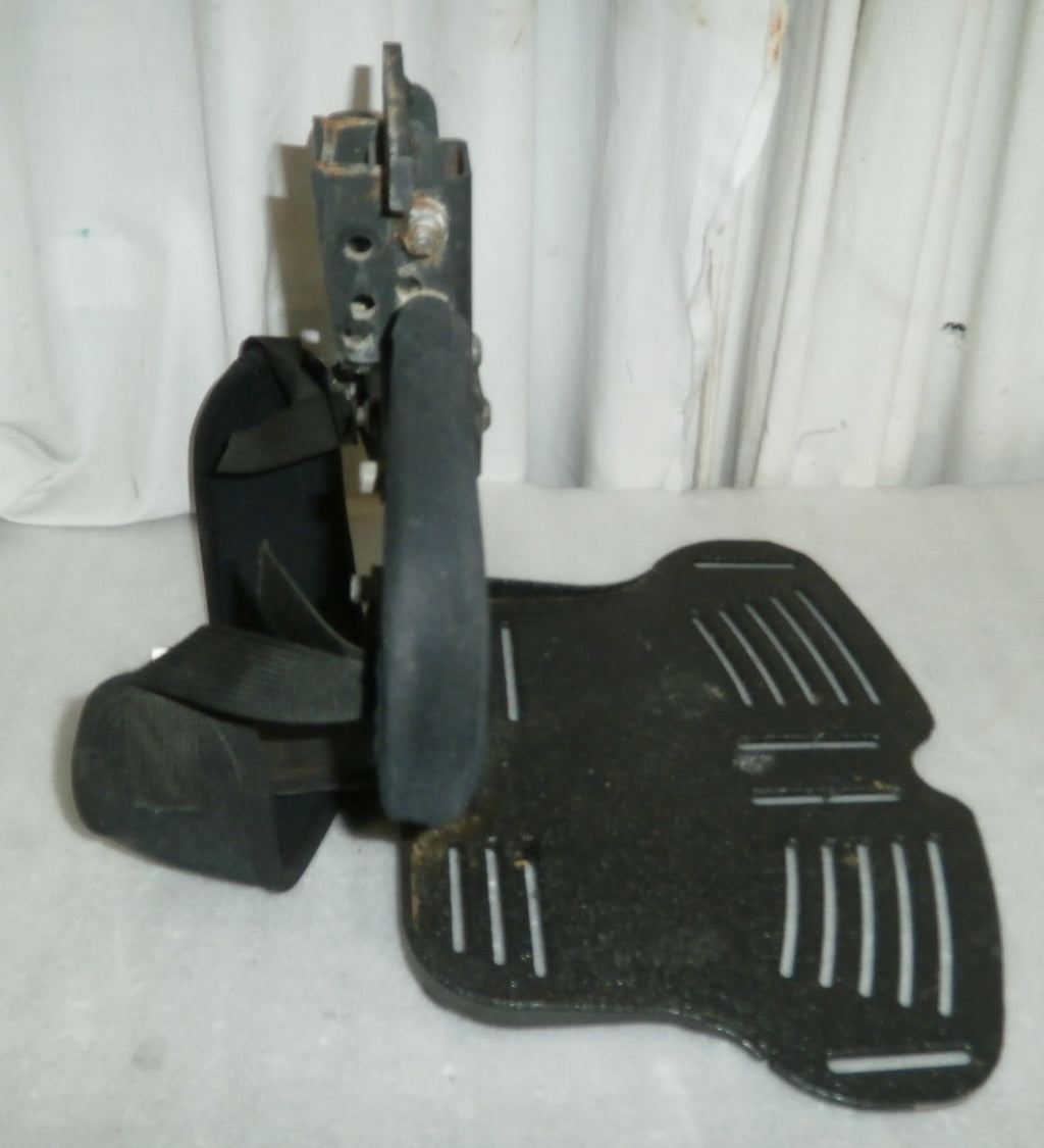 QUICKIE XPERIENCE WHEELCHAIR FOOTREST WITH BOLTS GOOD CONDITION