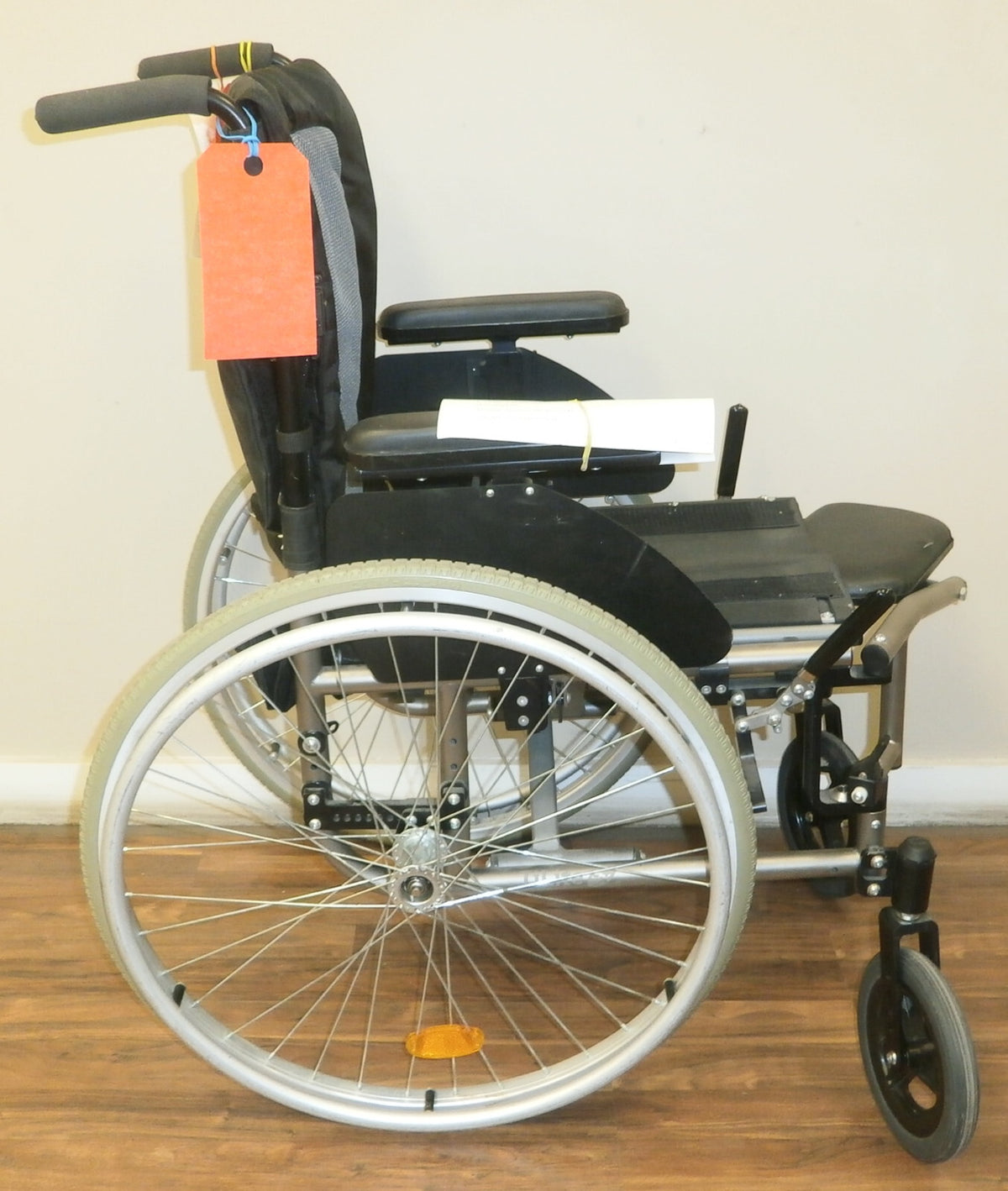 15" TiLite sx light weight folding, 18" depth (only 1 foot rest)