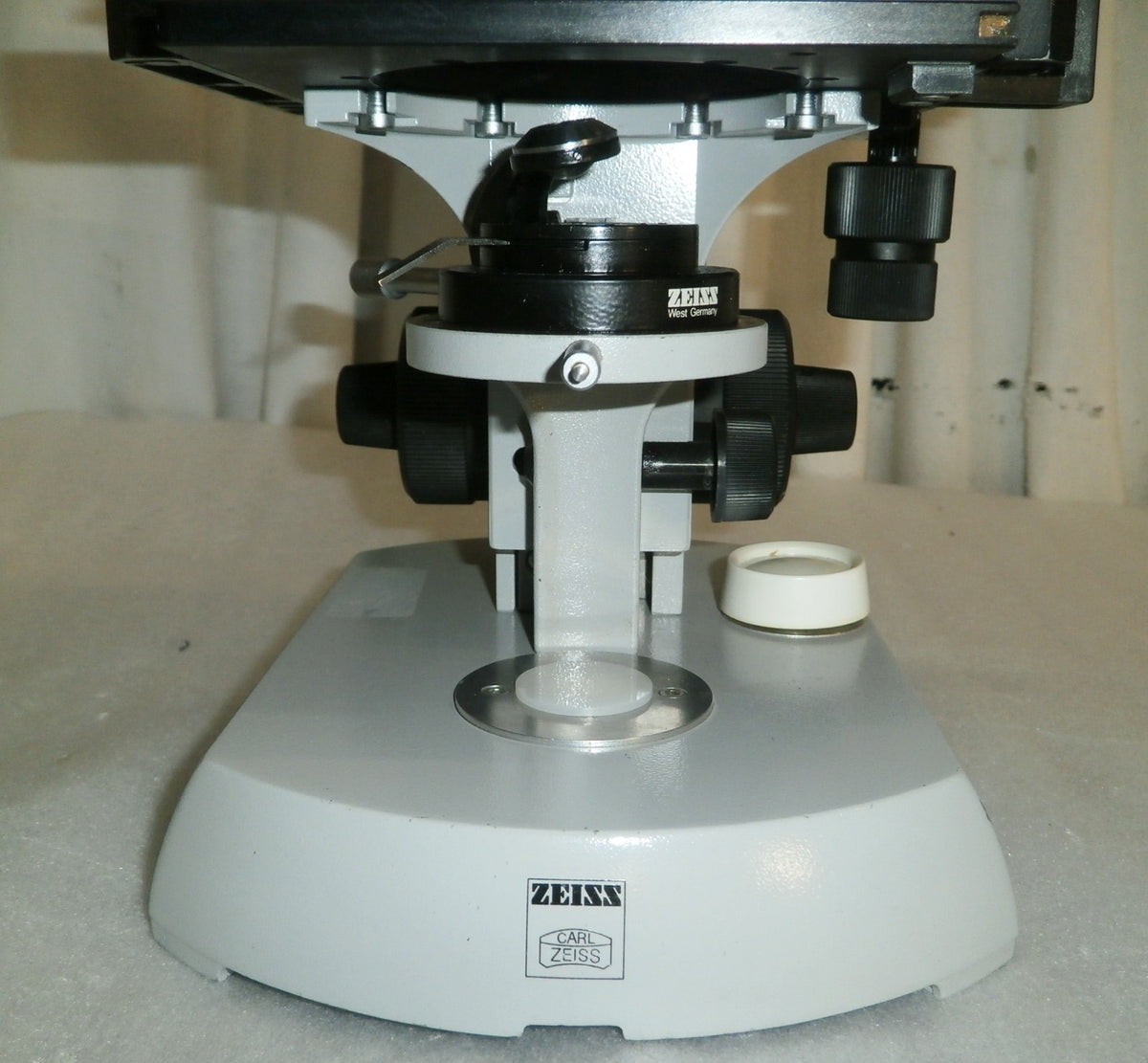 CARL ZEISS 473047-9901 Dual Head MICROSCOPE With 3 lenses