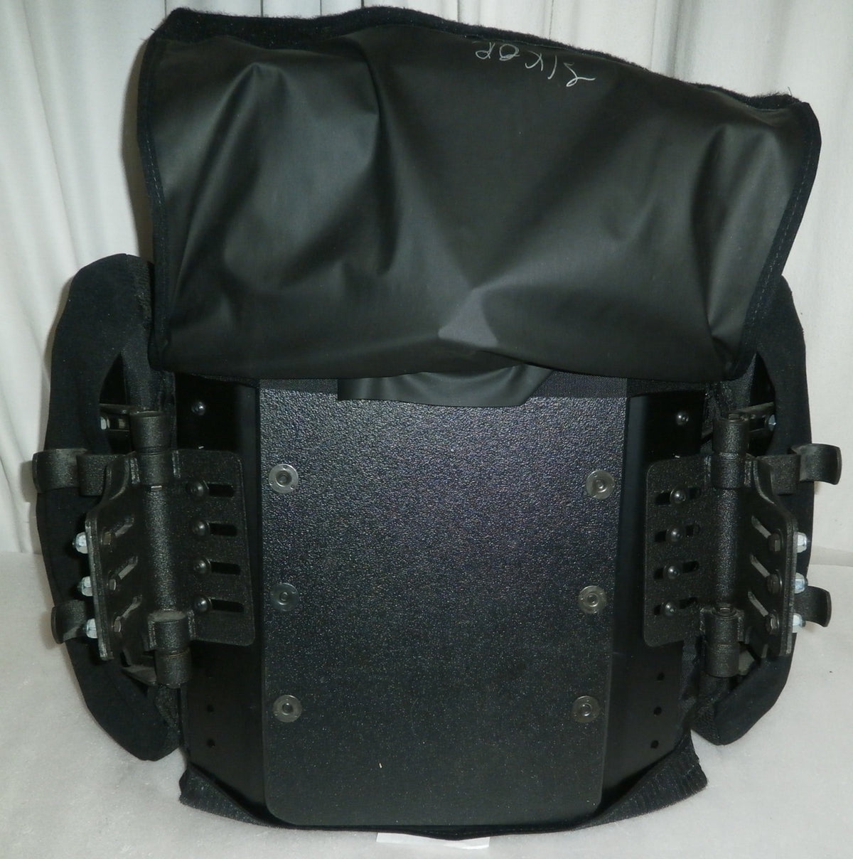 JAY INCOMPASS BACK 20X18 INCH WITH ACCESSORY AS PHOTO GOOD CONDITION