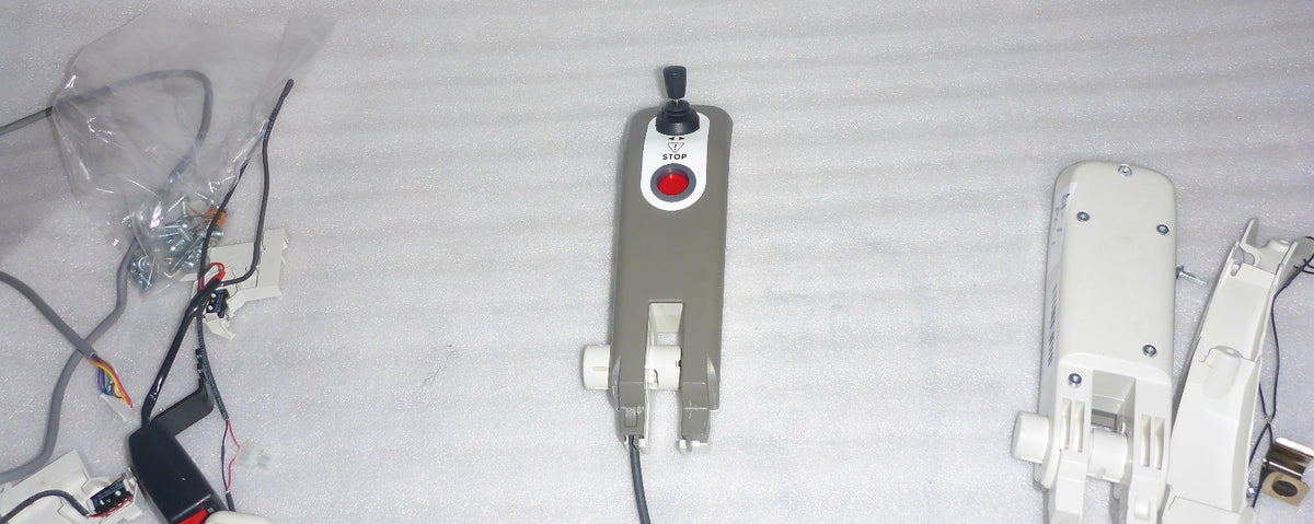 2022 HOME GLIDE STAIR LIFT ARM LET AND RIGHT AND SEAT BELT - Key Port Broken