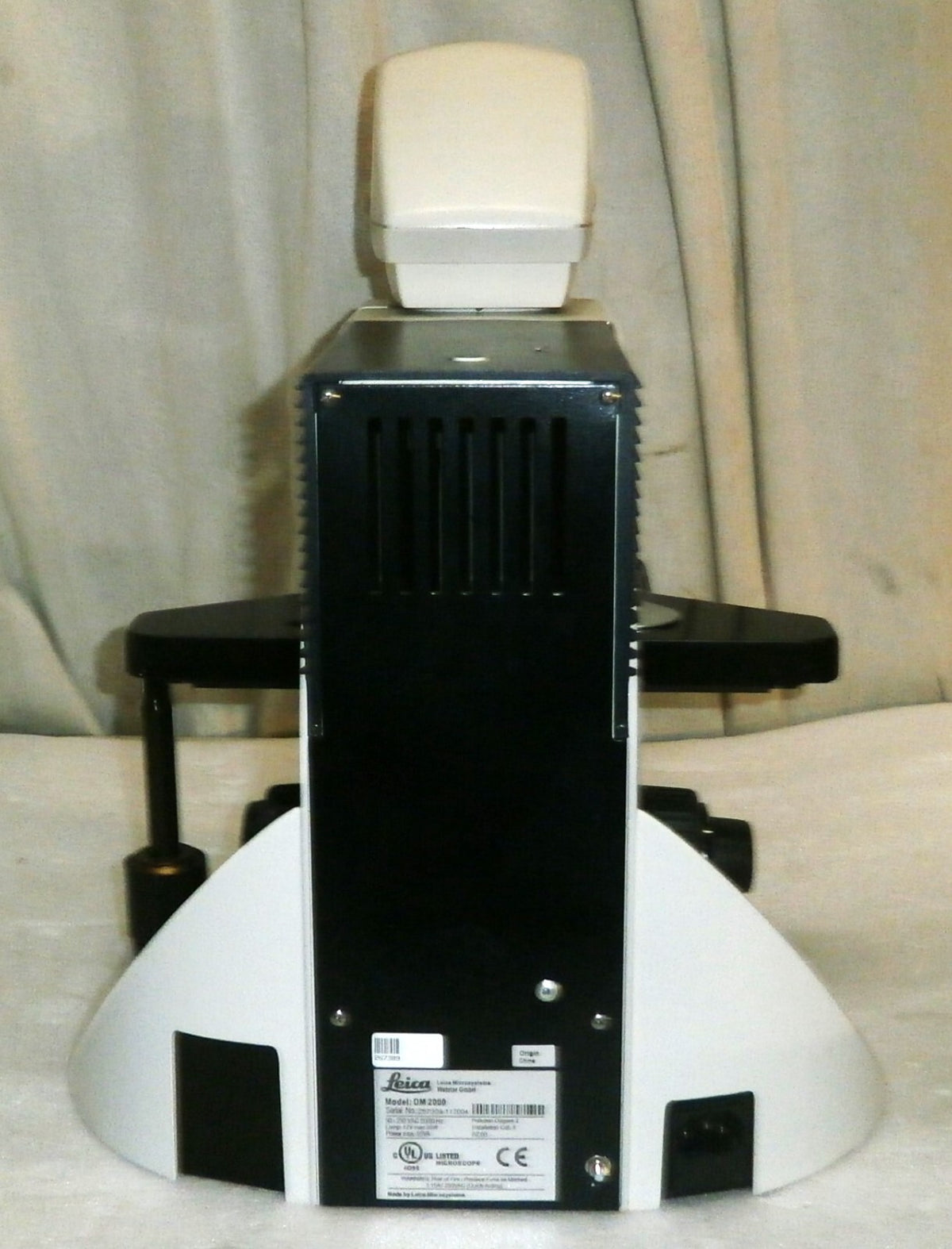 Leica DM2000 Microscope with 2 Leica 40 X, 10X Lenses