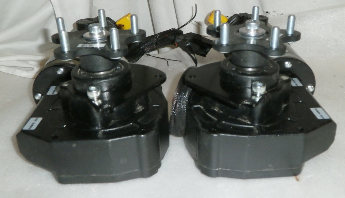 QUICKIE PRIDE MOBILITY MOTORS MOT 1810170-01 AND 1810171-01 VERY GOOD