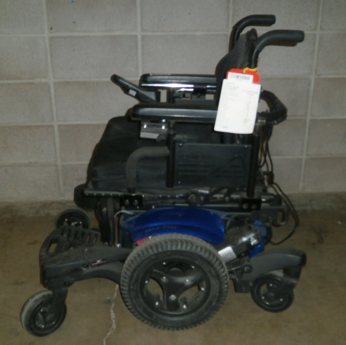 18" QUICKIE QM-710 POWER ELECTRIC WHEELCHAIR (no battery)