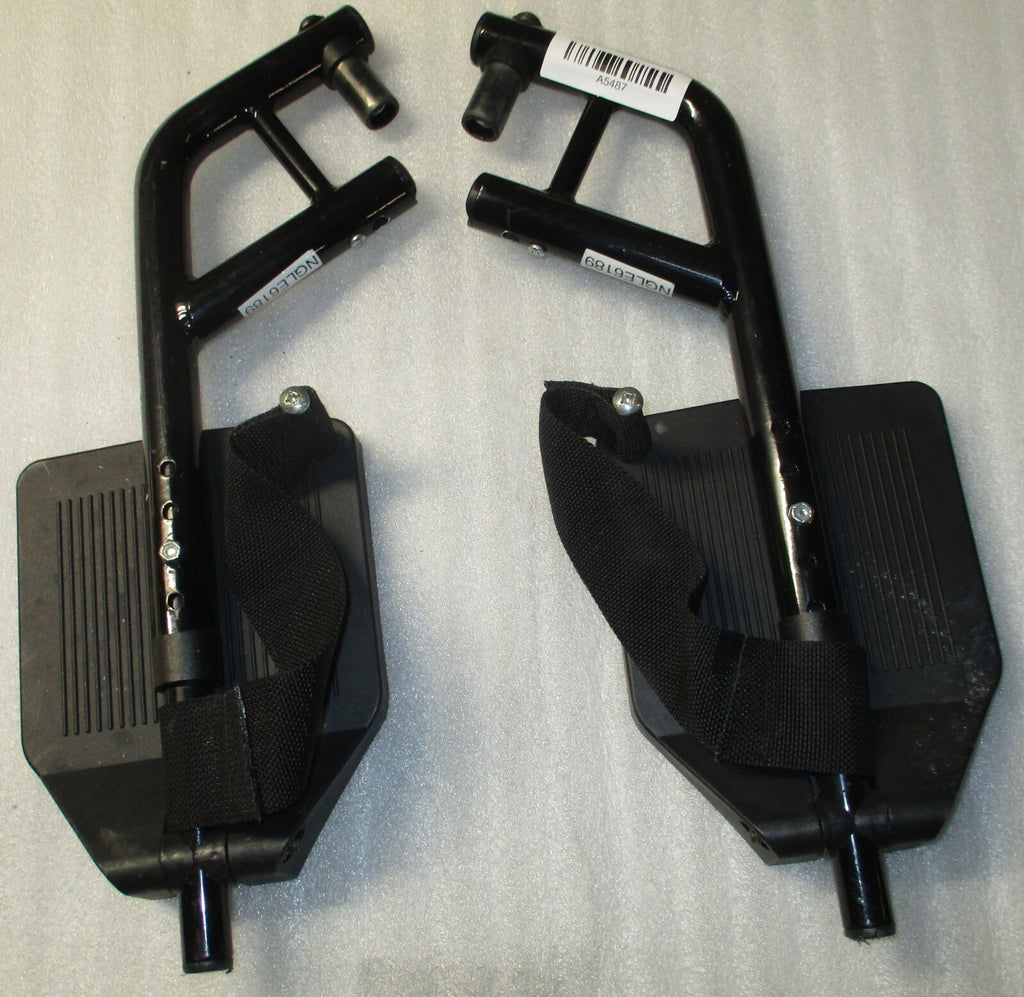 SET OF WHEELCHAIR FOOT REST GOOD CONDITION WITH MOUNT PLATES DIMENSION AS PHOTO