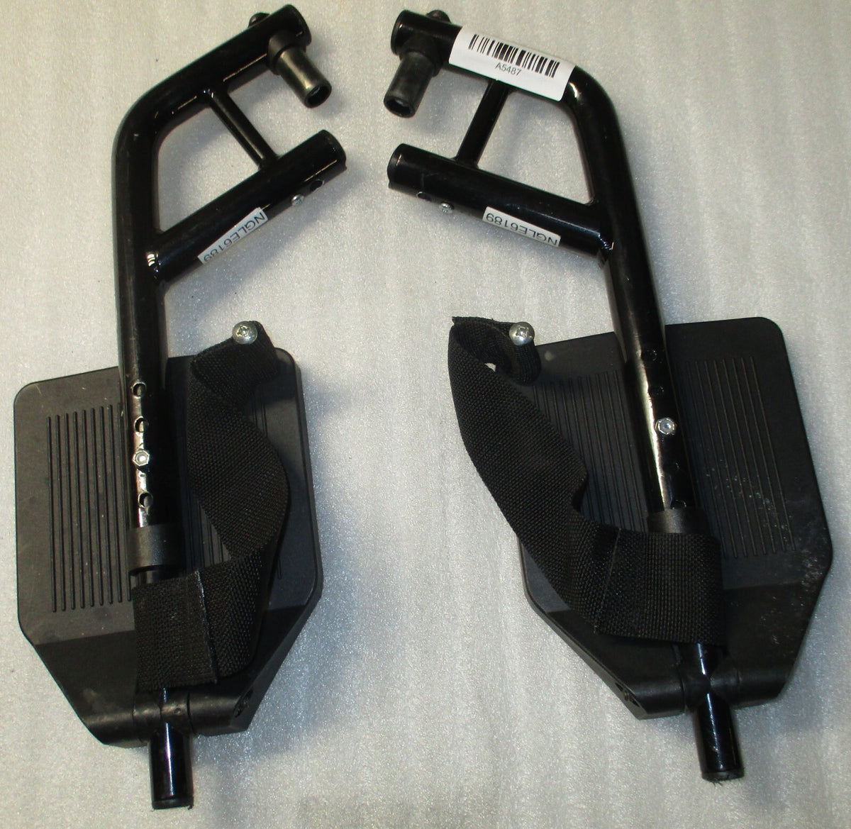 SET OF WHEELCHAIR FOOT REST GOOD CONDITION WITH MOUNT PLATES DIMENSION AS PHOTO