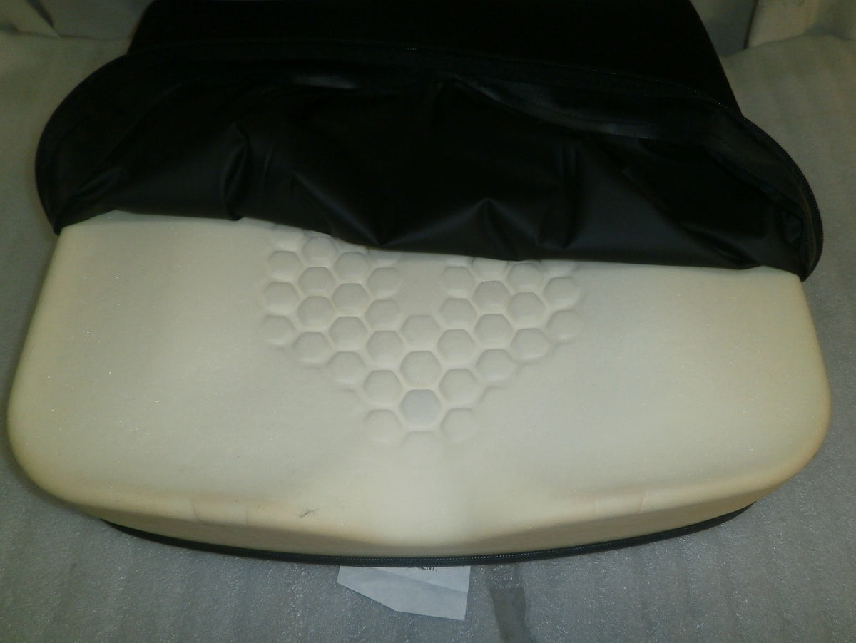 Axiom G Wheelchair Cushion Size 18x18" W/ Cover Good Condition
