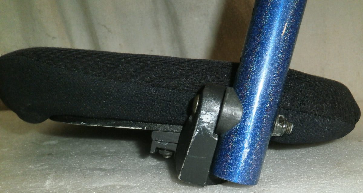 SET OF WHEELCHAIR FOOT REST NEW CONDITION WITH MOUNT PLATES