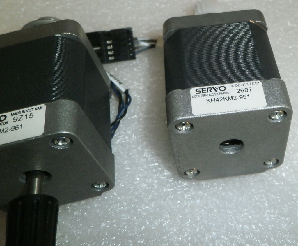 QUANTITY OF 2 MOTORS SERVO KH42KM2-251 AND KH42KM2-961 GOOD CONDITION