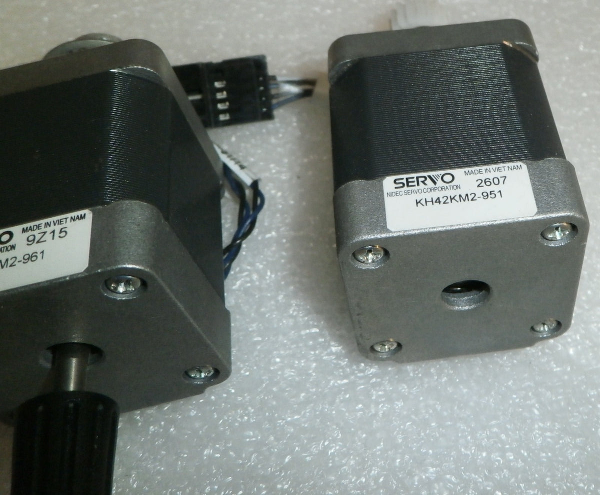 QUANTITY OF 2 MOTORS SERVO KH42KM2-251 AND KH42KM2-961 GOOD CONDITION