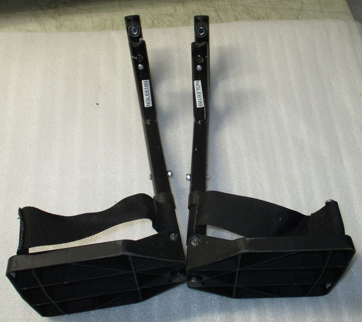 SET OF WHEELCHAIR FOOT REST GOOD CONDITION WITH MOUNT PLATES DIMENSION AS PHOTO