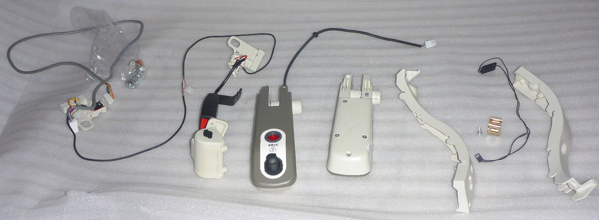 2022 HOME GLIDE STAIR LIFT ARM LET AND RIGHT AND SEAT BELT - Key Port Broken
